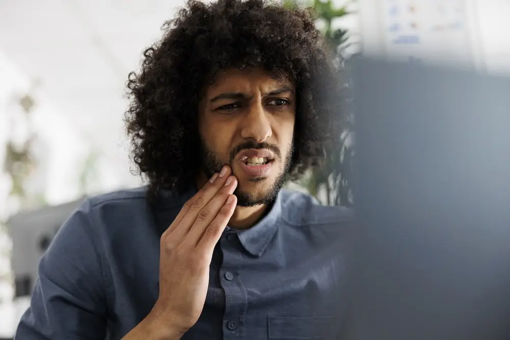 4 Proven Causes of Itchy Teeth & Treatment
